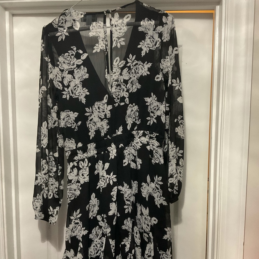 V neck keyhole back dress